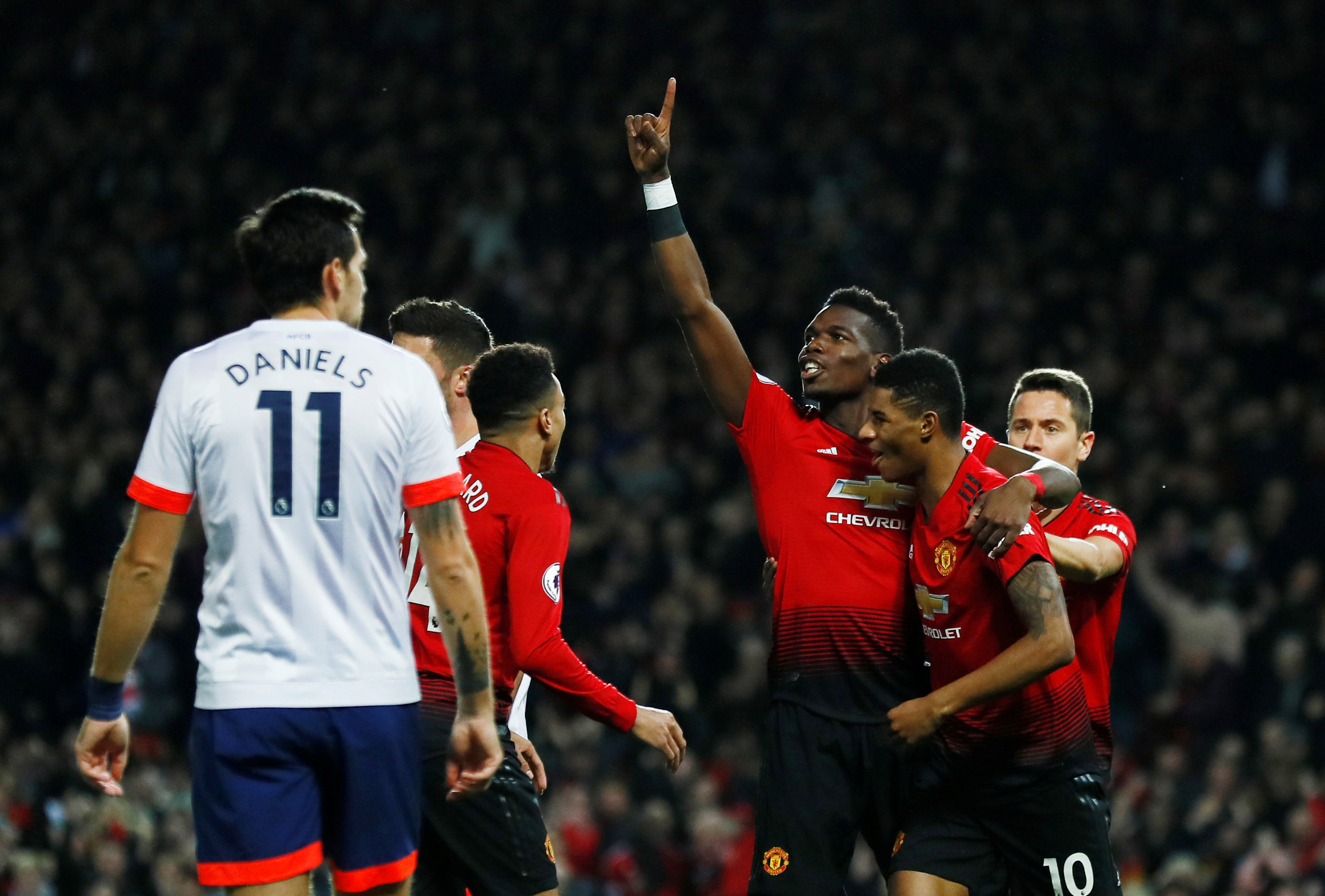 着俱乐部管 着俱乐部管