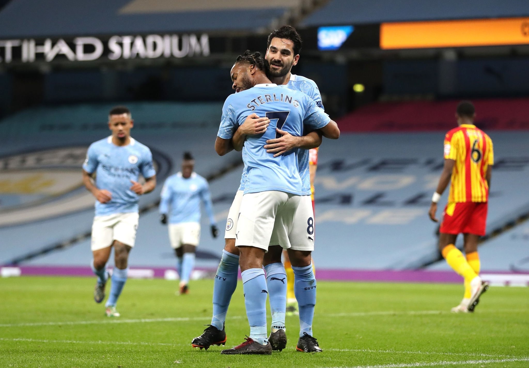 场上表现出 场上表现出